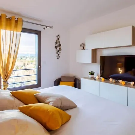 A7- 2 Bdr Sea & Mountain View - Ac, Parking, Pool & Terrace Antibes