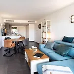 A7- 2 Bdr Sea & Mountain View - Ac, Parking, Pool & Terrace Daire Antibes