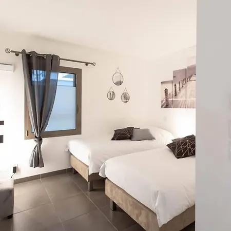Апартаменты A7- 2 Bdr Sea & Mountain View - Ac, Parking, Pool & Terrace *