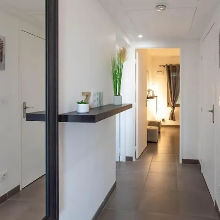 아파트 A7- 2 Bdr Sea & Mountain View - Ac, Parking, Pool & Terrace