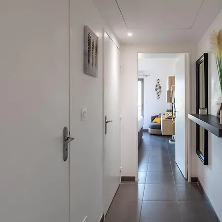 아파트 A7- 2 Bdr Sea & Mountain View - Ac, Parking, Pool & Terrace *