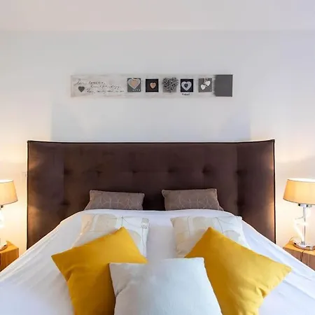 A7- 2 Bdr Sea & Mountain View - Ac, Parking, Pool & Terrace Apartment Antibes