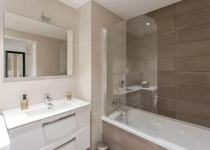 A7- 2 Bdr Sea & Mountain View - Ac, Parking, Pool & Terrace Appartement Antibes