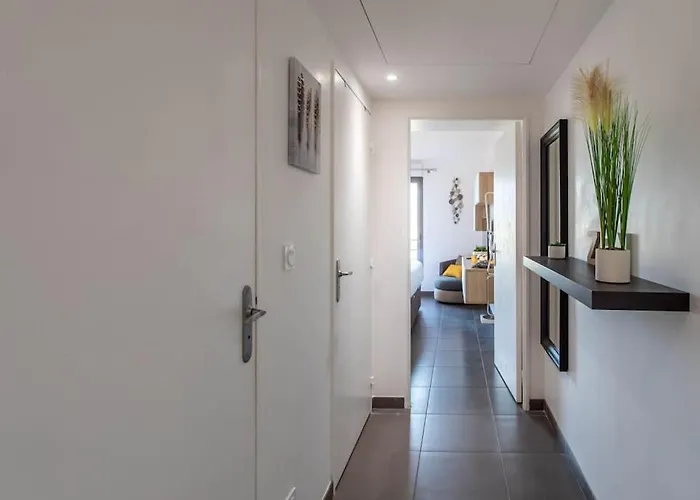 Апартаменти A7- 2 Bdr Sea & Mountain View - Ac, Parking, Pool & Terrace *