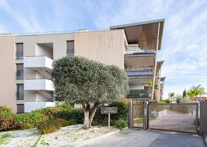 A7- 2 Bdr Sea & Mountain View - Ac, Parking, Pool & Terrace * Antibes