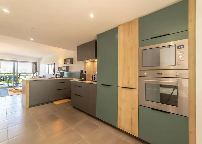 A7- 2 Bdr Sea & Mountain View - Ac, Parking, Pool & Terrace