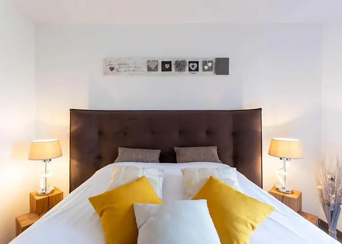 A7- 2 Bdr Sea & Mountain View - Ac, Parking, Pool & Terrace Appartement Antibes