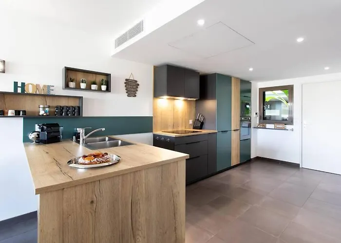 A7- 2 Bdr Sea & Mountain View - Ac, Parking, Pool & Terrace * Антіб