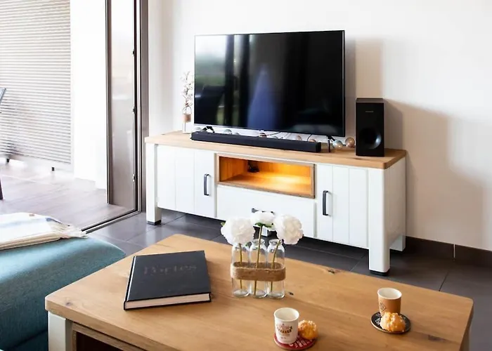 Appartement A7- 2 Bdr Sea & Mountain View - Ac, Parking, Pool & Terrace *